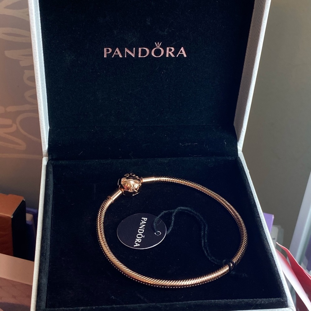 Pandora rose gold new never used with box 😚😻🚨